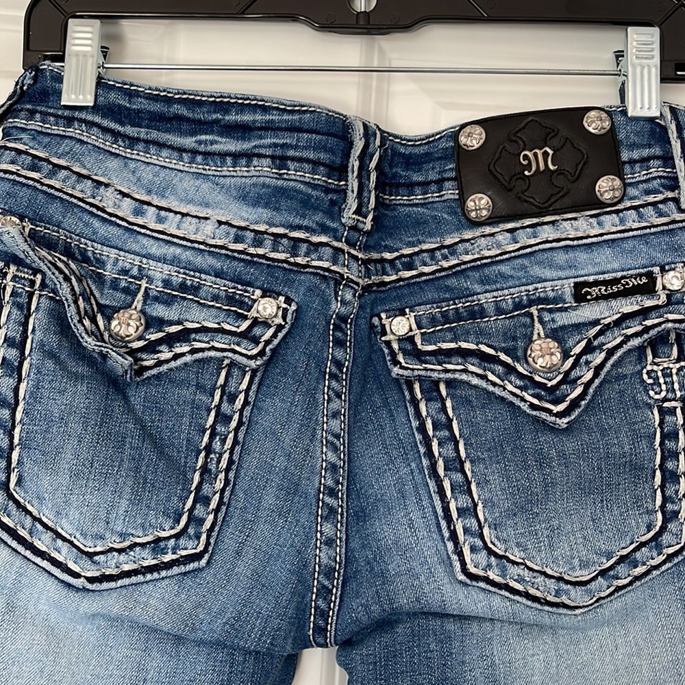 MISS ME “SKINNY” DISTRESSED JEANS. Size 29. Designed for Buckle 8. Great pair!